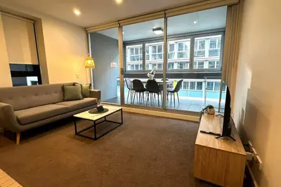 Image de Spacious 2br Adelaide Cbd Escape | Pool + Sauna