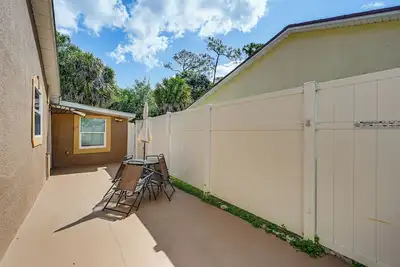 Image de 2 Mi to Public Pool! Cozy Naples Cottage w/ Patio