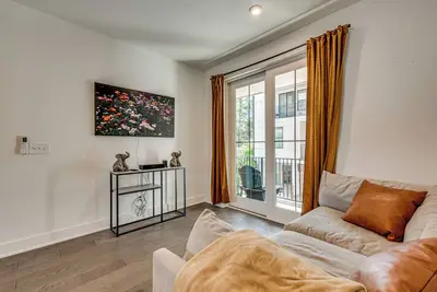 Image de 1 Mi to Decatur Square! Retreat w/ Easy Atl Access