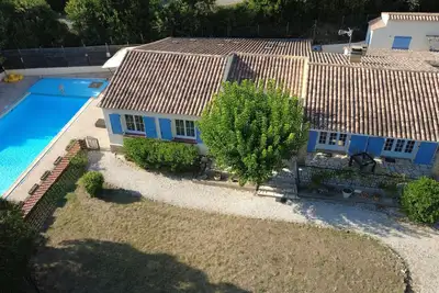 Image de Villa spacieux avec piscine & tout confort, au pied du mont Bouquet, près d'Uzes