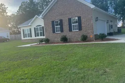 Image de 3-bedroom 3 bath house with office. Close to Gsu, downtown Statesboro.