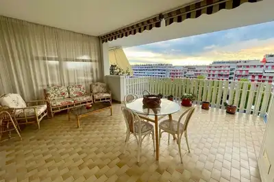 Image de Appartement au bord de la piscine avec une magnifique terrasse