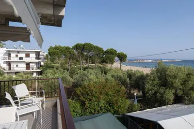 Image de Sandra Seafront Apartment by RentalsPro - Moudania Halkidiki