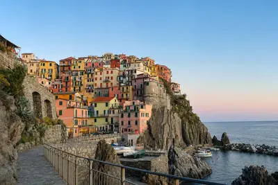 Image de A comfortable 37 sq m studio apartment, perfect for two people but capable of accommodating up to four guests, located in the basement of a building without an elevator (steps required). The property is located in Manarola, one of the most picturesque vil