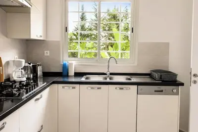 Image de Gammarth Luxury Retreat – Villa avec Piscine Privée & Jardin Haut Standing