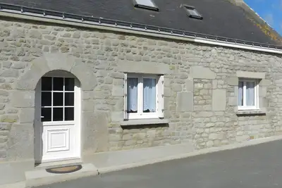 Image de Gîte « Au Gré des Marées » : Vue Mer, Jardin Partagé et Wi-Fi à Plouhinec