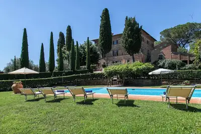Image de Villa noble avec piscine près de Lucignano
