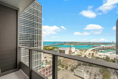 Image de Stylish Studio in Downtown | Near Bayfront Park