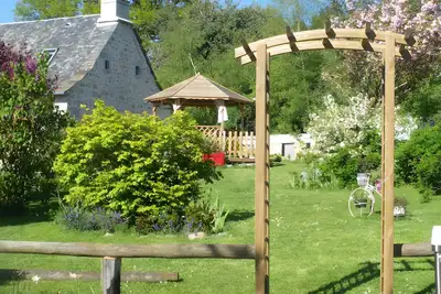 Image de Maison de vacances « Gîte 4 Pers - Les Gîtes de l'Aubrac » avec terrasse, jardin privés et Wi-Fi