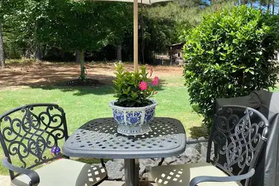 Image de Tranquil 3-bedroom home on a private wooded lot 16 miles to Masters Golf course