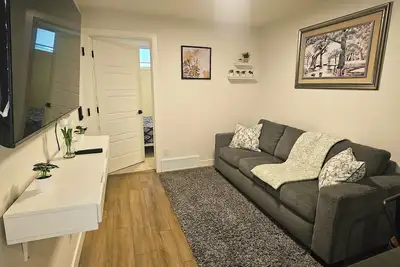 Image de Cozy 2br Basement Suite in Vermilion Hill Sw Calgary