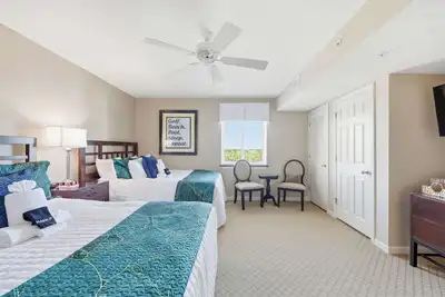 Image de Emerald Tide Suite at Yacht Club Villas