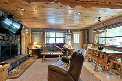 Image de Cozy Birch Suite – Fireplace, Lake Access & Trail Nearby