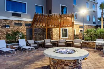 Image de Stylish 1br Suite Near Fll | Pool + Breakfast