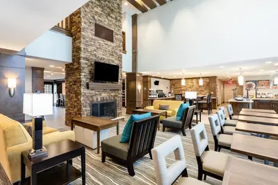 Image de Studio Suite w/ Pool + Free Breakfast | Near Fll!