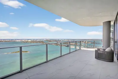 Image de Waterfront Opulent Sky Penthouse - Aria Reserve