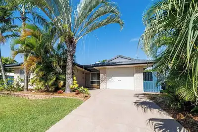 Image de Urangan Holiday Home with Pool | Sleeps 8