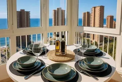 Image de Appartement rénové avec vue sur la mer et garage
