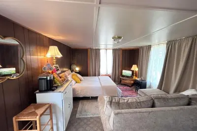 Image de Beautiful, airy, centrally located, 1 room cottage in wonderful Silver City.