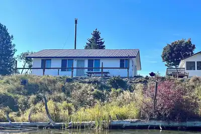Image de Spacious 4br Waterfront Cabin at Tiffanys Resort - Perfect for Families & Groups