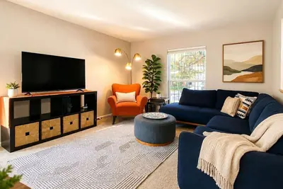 Image de Spacious Updated Home in Desirable Community
