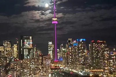 Image de Luxury 2- Bed + Den Condo | Liberty Village | 19th Floor | Cn Tower & Lake Views
