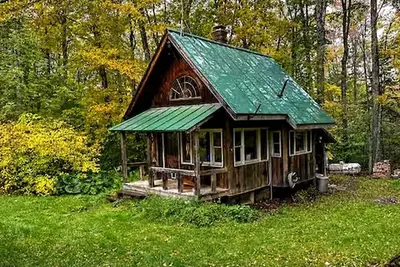 Image de Rustic Vermont Cabin on 13 Wooded Acres