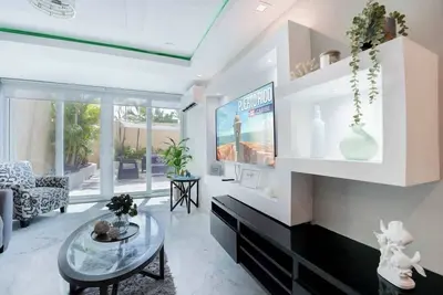 Image de Oceanfront Terrace Apartment - Steps to Beach