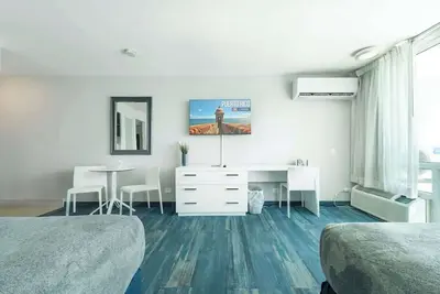 Image de Oceanview Isla Verde Studio w/ Balcony, WiFi & Gym