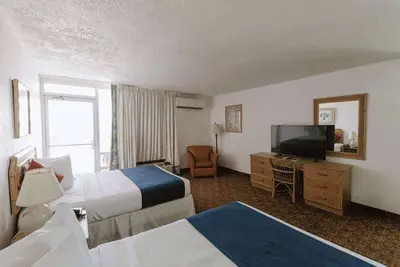 Image de Balcony Studio • Ocean Breezes, Ac• Prime Location