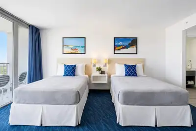 Image de Chic Coastal Retreat | OceanViews & Prime Location