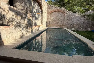 Image de Spacious home - Heated Pool - A/C - Heart of Antigua