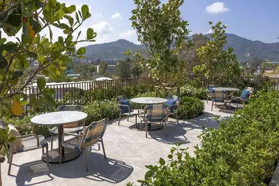Image de Bright 2-bedroom apartment in center of Bangtao