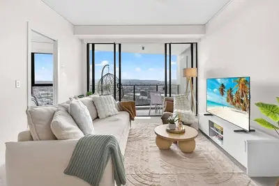 Image de Serene Coastal Apartment w/Free Parking+Pool+Gym