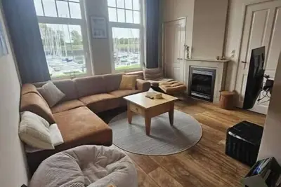 Image de Authentic house in the marina