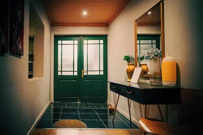 Image de Le GreenDoor Cottage avec eau de réserve