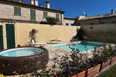 Image de Appartement dans un village avec piscine