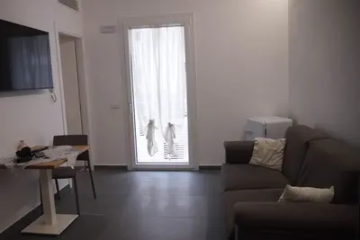 Image de New two-room apartment, a few steps from the sea, with air conditioning. 101