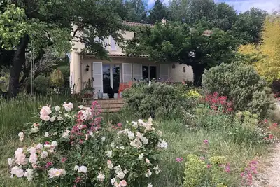Image de Villa provençale 210 m² avec grande piscine privée, clôturée de 10 m ni