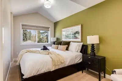 Image de \"Rosemary\"3 Bdrm Townhome 10 mins to C-train & Dt!