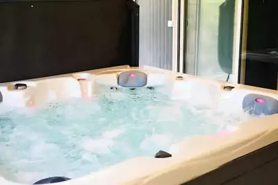 Image de Container Spa et Sauna 2 Ã  4 personnes - 2 pers. inclus dans le tarif
