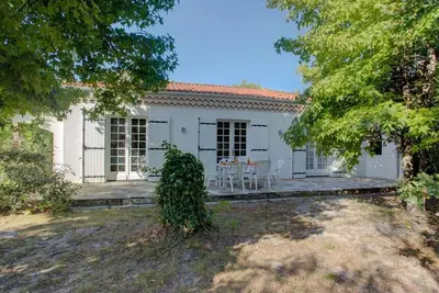 Image de Jolie maison 2 chambres avec jardin proche Lac, idéale pour vacances