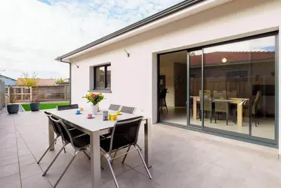 Image de Villa 3 chambres avec jardin privatif à Biscarrosse - Classée 2 étoiles, idéale famille et amis