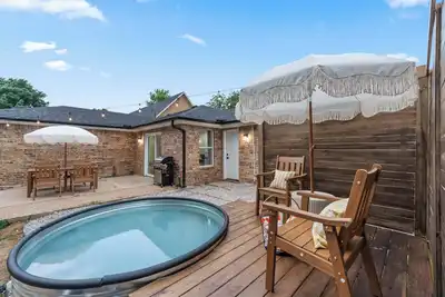 Image de Furnished Mid-Century 3/2 | Pool · Cowboys Stadium