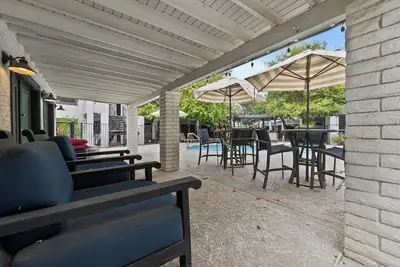 Image de 2br with King Bed/Pool Near Universities/Hospitals
