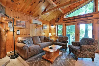 Image de Cozy Bay Cottage w/ Lake Access & Trails Nearby