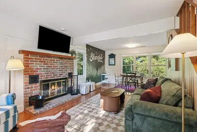 Image de New! Updated Home, King 2 bdrm, Firepit, Pools, Lake, 5 Miles to Downtown Galena