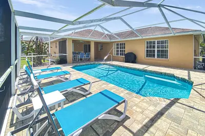 Sleeps 6, full refund*, heated pool, Dog ok