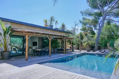 Image de Villa contemporaine avec piscine Villeneuve Les Avignon
