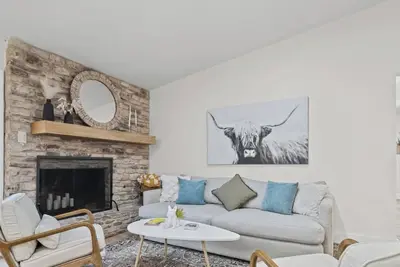 Image de Game, Grill & Lounge | Modern S Austin Hangout House Sleeps 10 - Mins to SoCo